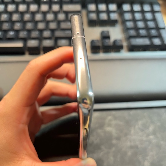 Barely used Samsung s10+ - Picture 3 of 5